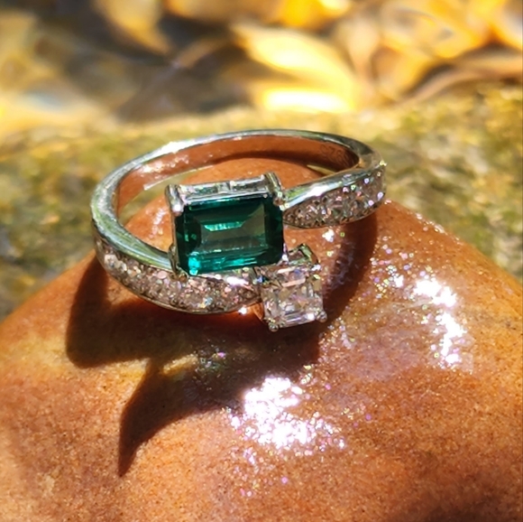 COPY - 1ct cultivated emerald S925 sterling silver ring adjustable. - Picture 9 of 10
